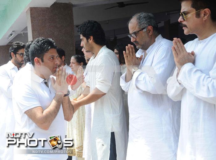 In this picture Bhushan Kumar is seen with Anil Kapoor, Boney Kapoor and Arjun Kapoor.