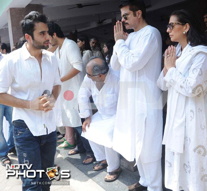 Jackky Bhagnani greets Anil and Sunita Kapoor.