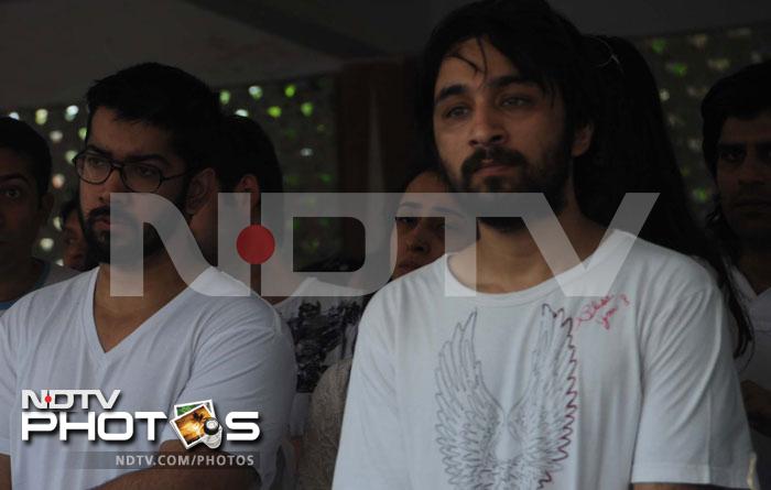 In this picture, Shakti Kapoor's son Siddhant is seen with Rohit Dhawan.