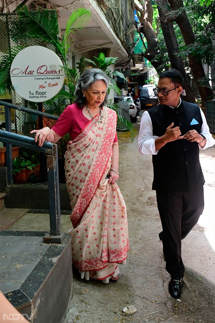 Sharmila Tagore was looking lovely in a saree. Image courtesy-Varinder Chawla)