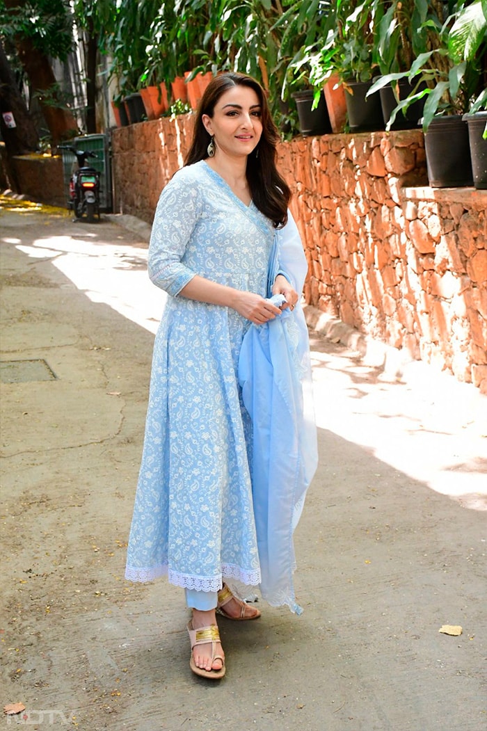 Soha Ali Khan was seen in all blue. Image courtesy-Varinder Chawla)