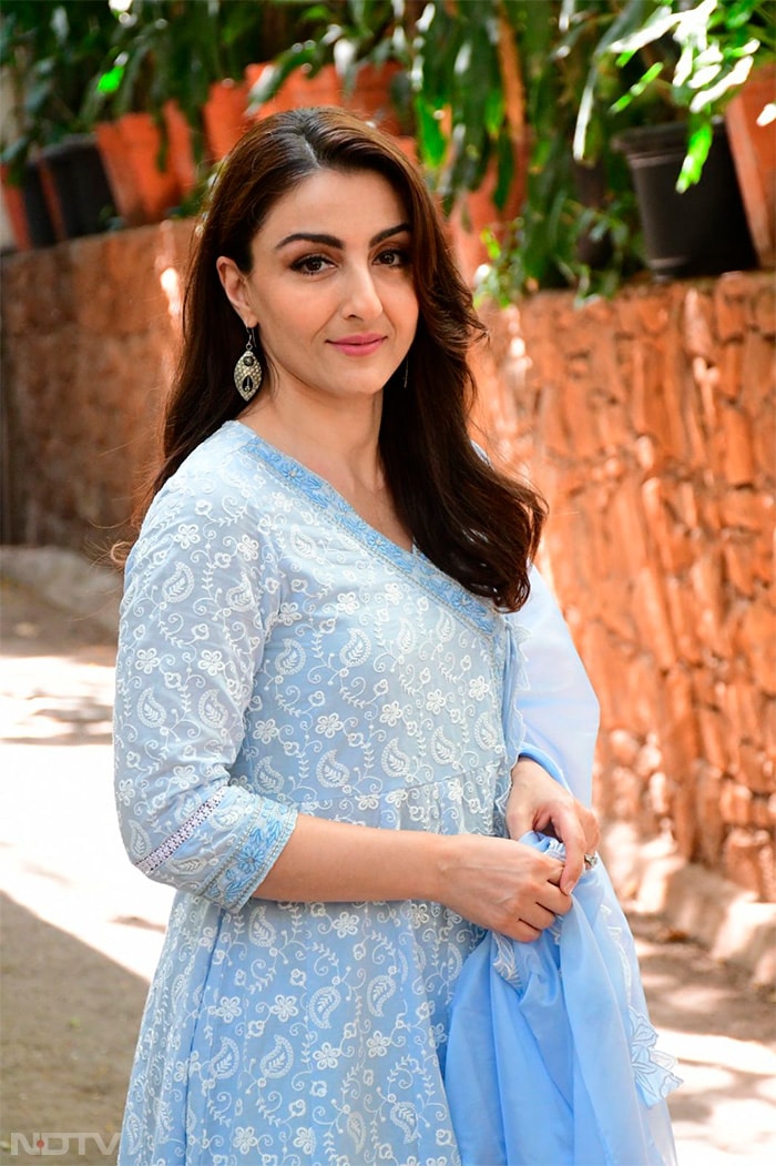 Soha Ali khan posed for the cameras. Image courtesy-Varinder Chawla)