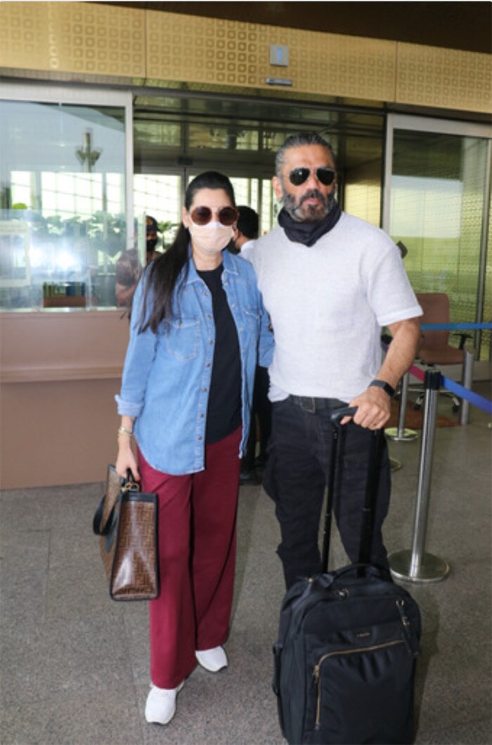 Mouni Roy And Arpita Khan\'s Airport Diaries