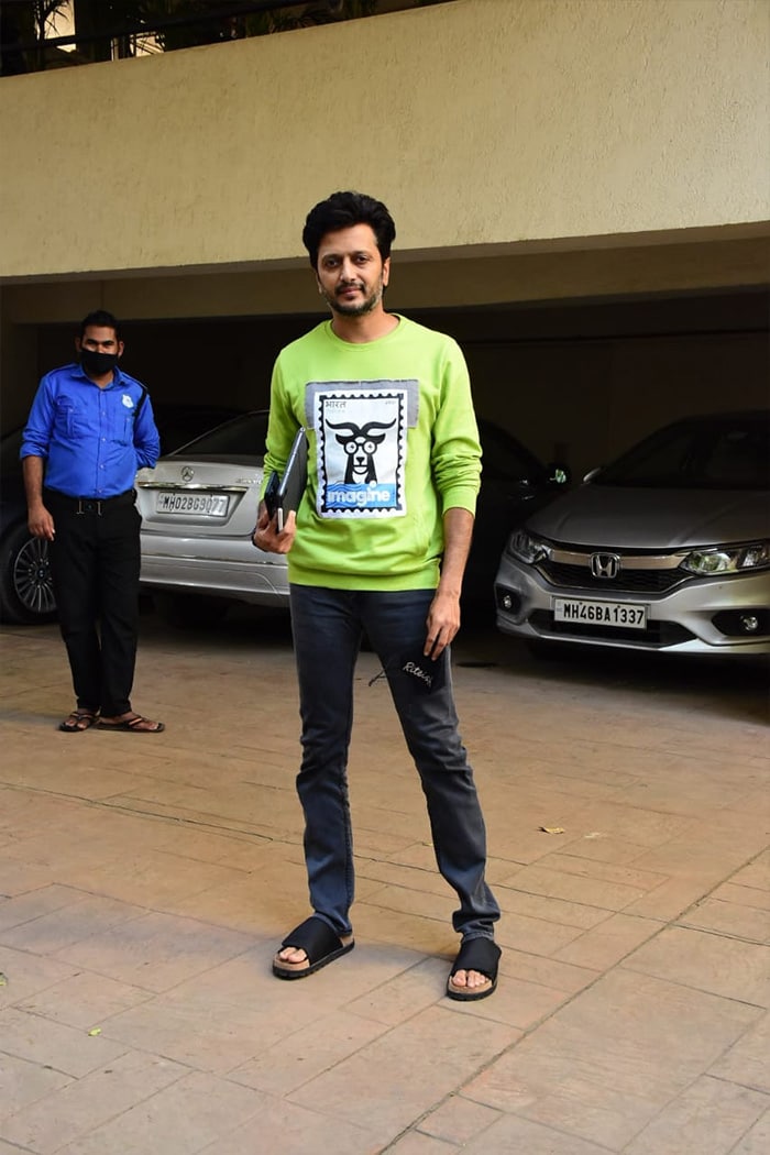 Ritiesh Deshmukh stepped out in the city in a neon sweatshirt and black pants.