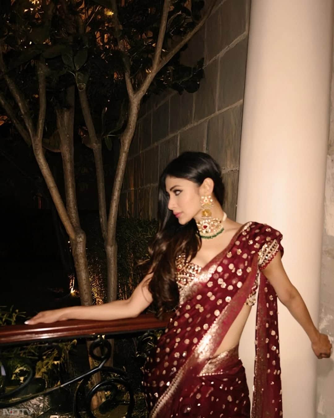 मौनी का ये अंदाज फेस्टिव सीजन के लिए परफेक्&zwj;ट है. imouniroy/Instagram