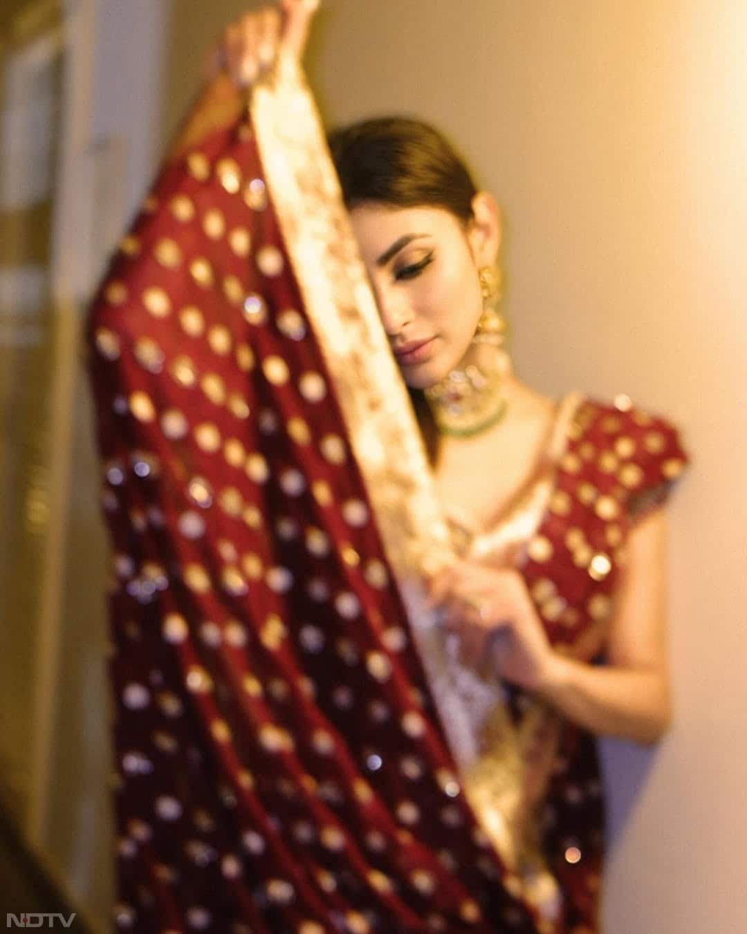 खबर लिखे जाने तक मौनी के इंस्&zwj;टाग्राम पर 34.1M followers हैं. imouniroy/Instagram