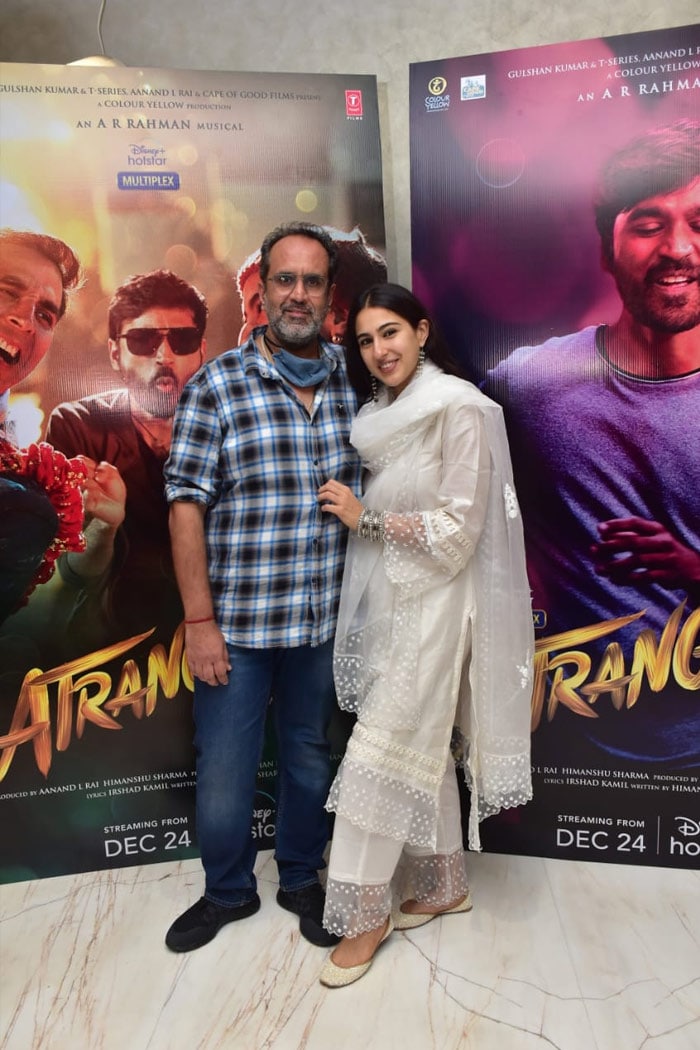Sara happily posed with <i>Atrangi Re</I> director Aanand L Rai at the trailer launch event.
