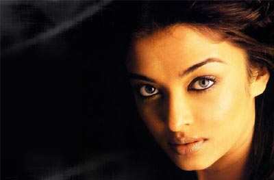 Producer-director Harry Baweja is finding it really difficult to find a leading lady for his son's launch pad Love Story 2050. After Kareena Kapoor's untimely exit from the film citing date problems, Priyanka Chopra was approached but she too turned down the offer stating similar reasons. Now word is that the latest actress to be approached is none other than Aishwarya Rai. After a meeting Rai did not give any confirmed word to Harry but will go through the script.(Indiafm.com)