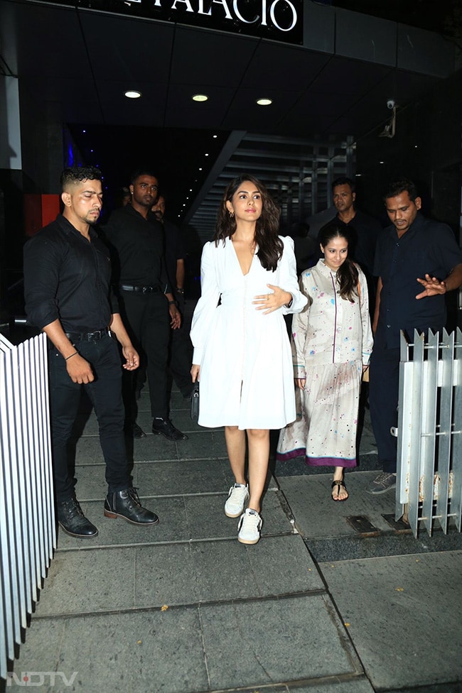 Mrunal Thakur And Mouni Keep It Casual And Chic In White