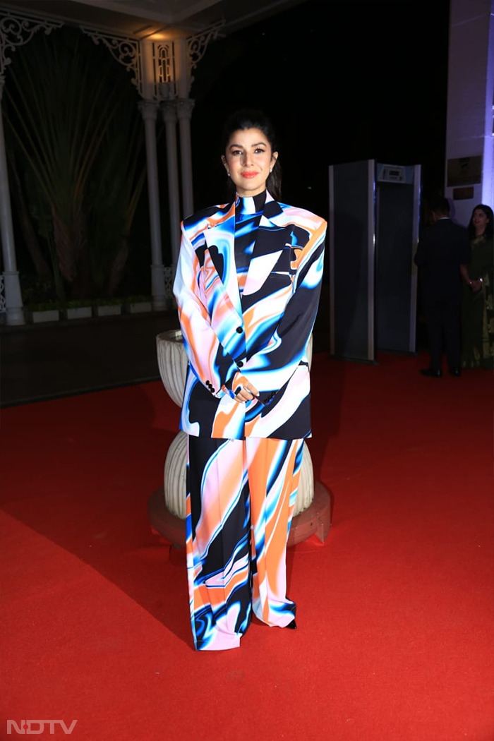 Mrunal Thakur, Nimrat Kaur And Maniesh Paul Lit Up The Red Carpet Like This