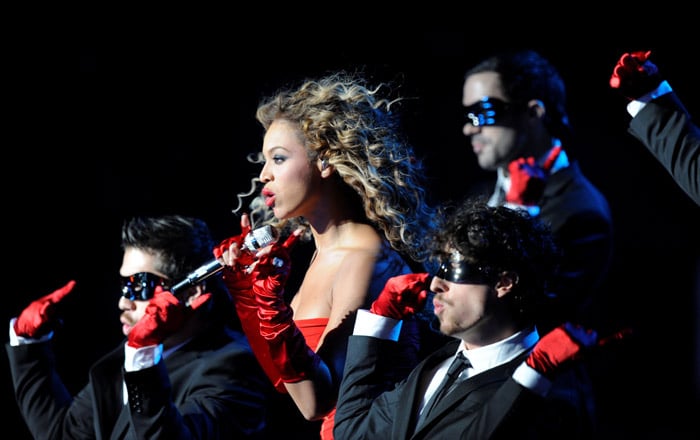 Beyonce, Shakira steal MTV show