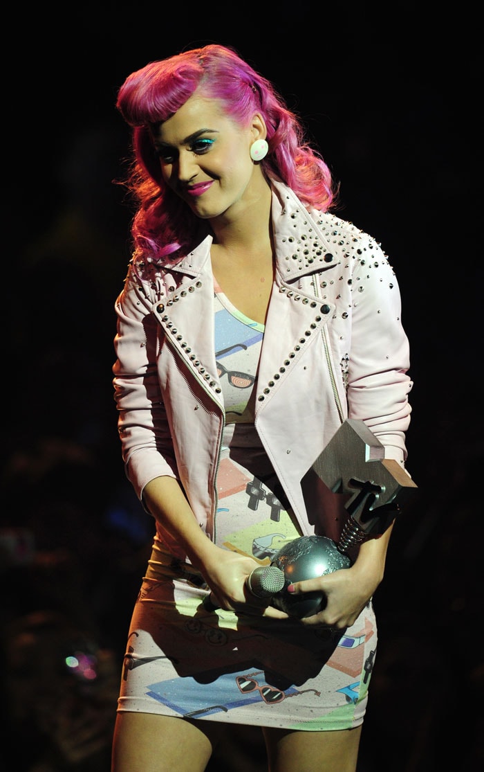 Gaga, Bieber shine at the MTV European Music Awards 2011