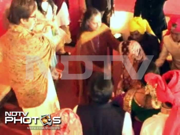 Amitabh Bachchan at the wedding of Mulayam Singh Yadav\'s son