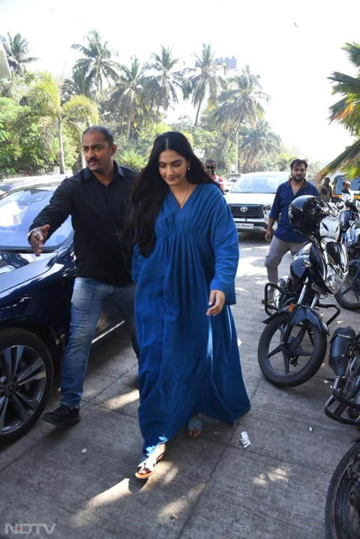 Sonam Kapoor looked lovely in a blue dress. (Image Courtesy: Varinder Chawla)
