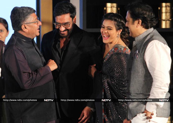 Bollywood Lands Up In Blue for Mumbaikar Festival
