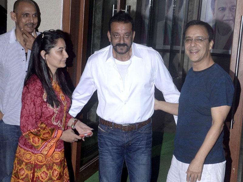 Photo : Munna Bhai Comes Home to Warm Welcome from Bollywood