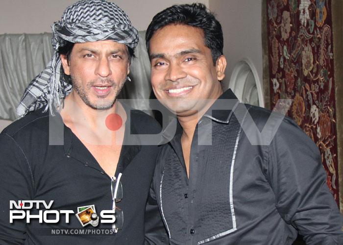 SRK at Mushtaq Sheikh\'s birthday bash