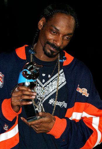 Snoop Dogg holds his Best Hip-Hop Video Award for Drop it Like it's Hot at the MTV Australia Music Video Awards in Sydney, Australia.