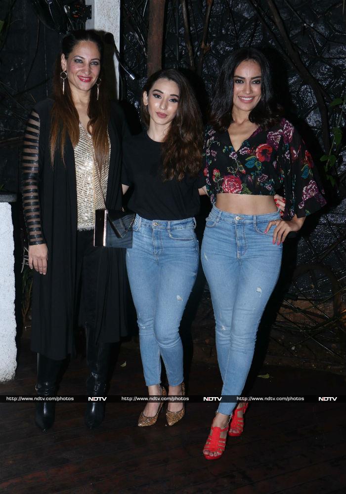Naagins Of Small Screen Arrive For Pearl V Puri\'s Birthday Bash