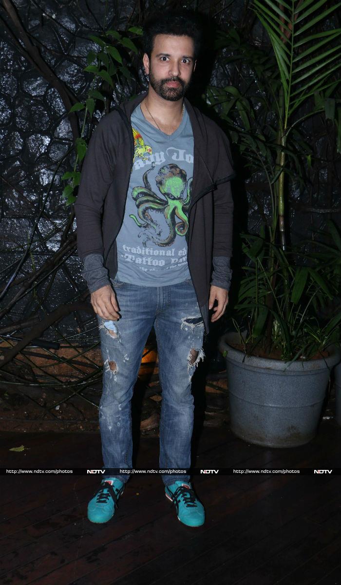 Naagins Of Small Screen Arrive For Pearl V Puri\'s Birthday Bash