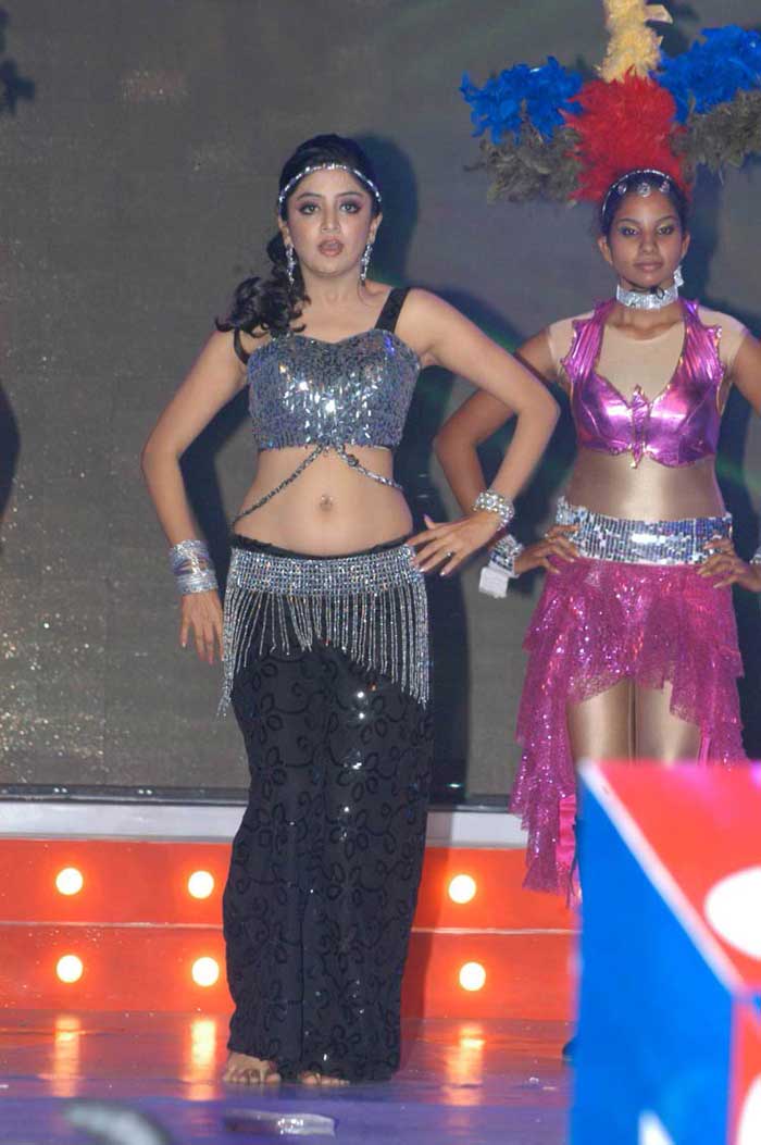 Namitha performs at TSR-TV9 Film Awards