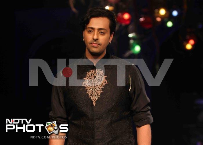 Music director Salim Merchant cuts a fine figure at the Bridal Fashion Week.