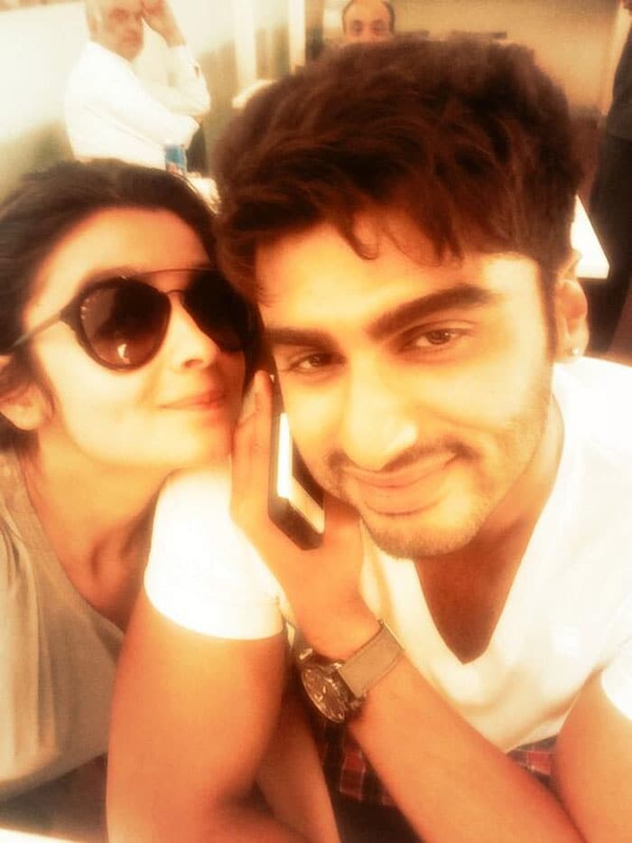 What posers: Alia and Arjun\'s selfie-love
