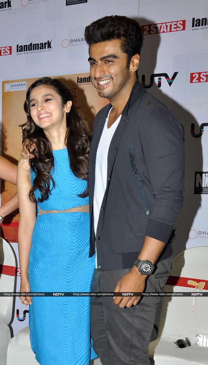 Alia Bhatt: 'I'm excited about all I can learn from Shah Rukh Khan' |  IBTimes UK