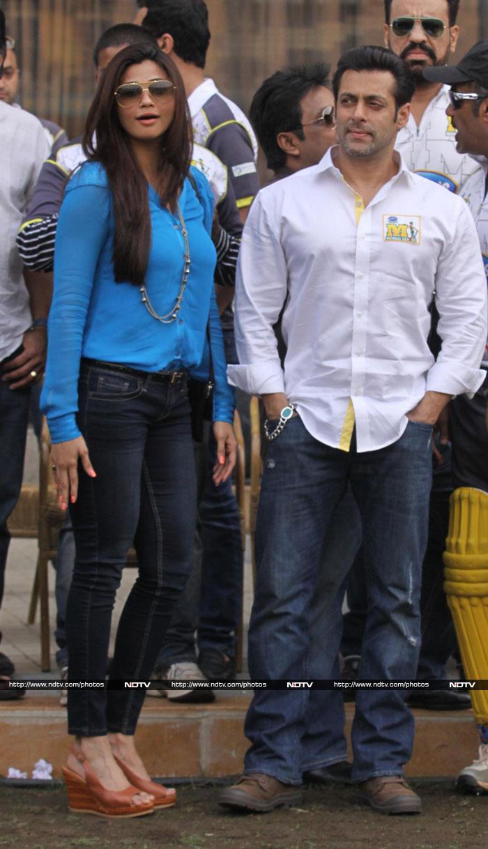 Salman\'s field day with Daisy, Honey Singh