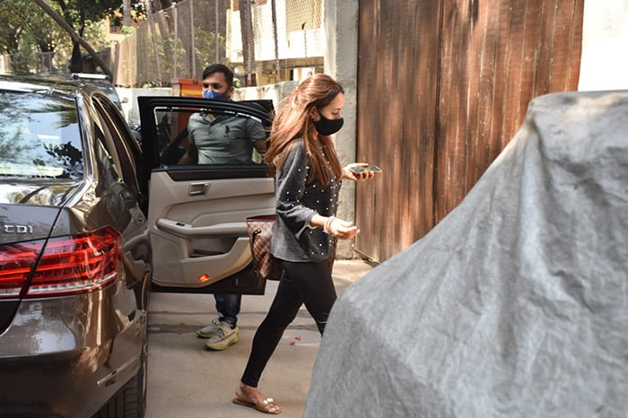 This is the first time Natasha stepped out in Mumbai since the wedding.