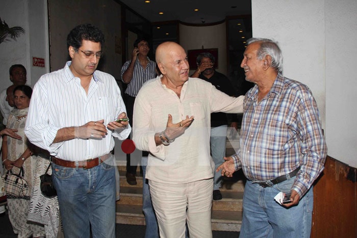 Bollywood\'s legends at Navin Nischol\'s prayer meet