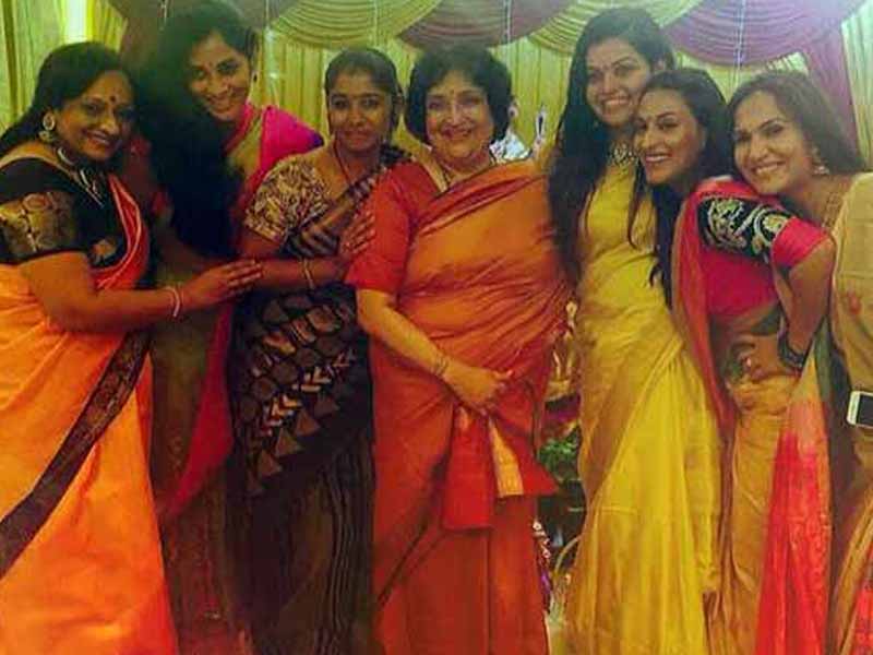 Rajinikanth's Family Celebrates Navratri; Alia, Shahid's <I>Shaandaar</I> Garba