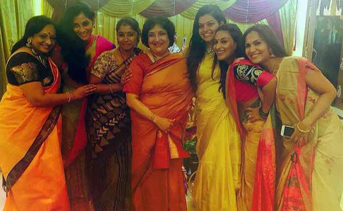 Rajinikanth\'s Family Celebrates Navratri; Alia, Shahid\'s Shaandaar Garba