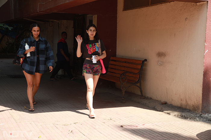 Neetu Kapoor, Soni Razdan And Shaheen Bhatt Clicked After Visiting New Parents Alia Bhatt-Ranbir Kapoor