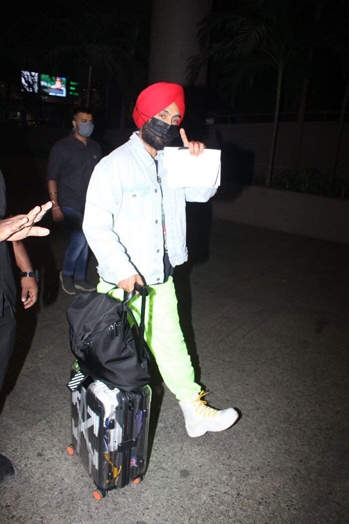 Diljeet Dosanjh was clicked candid at the Mumbai airport on Tuesday.