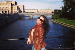 Neha Dhupia@34: <i>Qayamat Se Ungli Tak</i> Neha Dhupia@34: <i>Qayamat Se Ungli Tak</i>