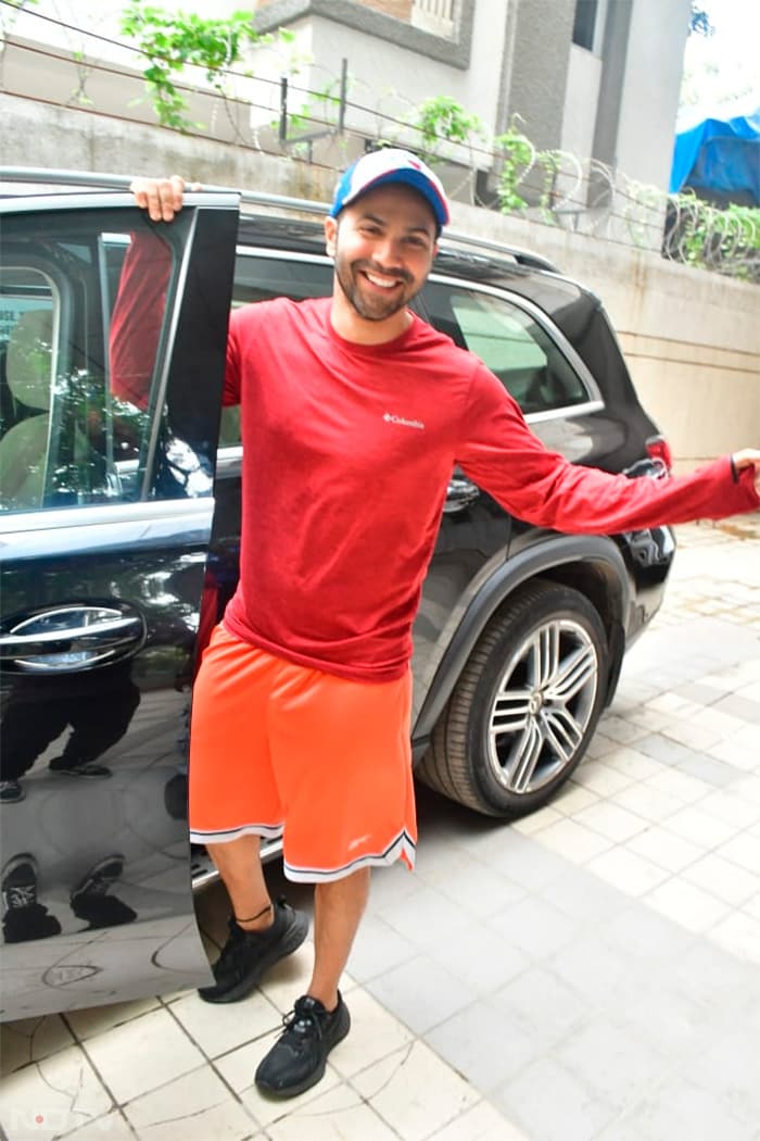 New Dad Varun Dhawan"s Colour-Blocking Outfit