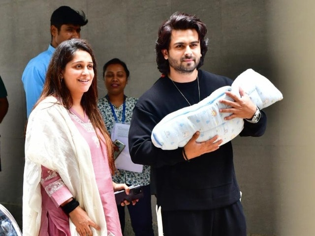 Photo : New Parents Dipika Kakar And Shoaib Ibrahim Take Baby Home