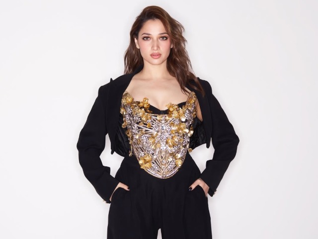 New Year Eve के लिए तमन्&zwj;ना भाटिया के गॉर्जियस लुक्&zwj;स