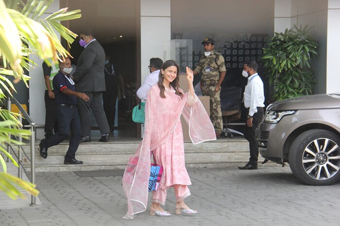 Newlywed Alia Bhatt Pictured At The Airport