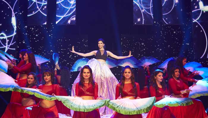 Happy New Year London: Madhuri Joins SRK, Deepika