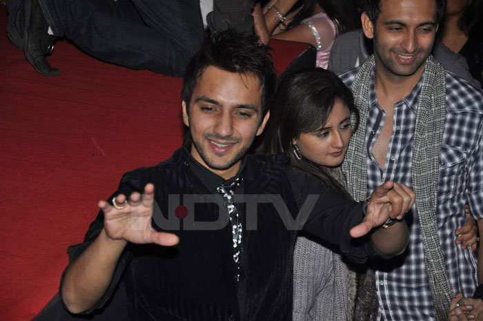 Ali Merchant looks happy enough to ring in the new year without sometime wife Sara!