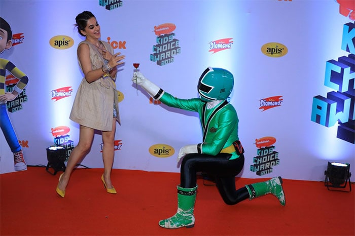 Sara Ali Khan, Taapsee Pannu And Kriti Sanon Made Nickelodeon Kids\' Choice Awards A Night To Remember