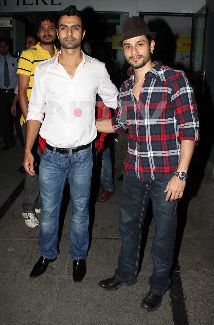 Ashmit Patel and Kunal Khemu get close for a photo. (Photo: Varinder Chawla)