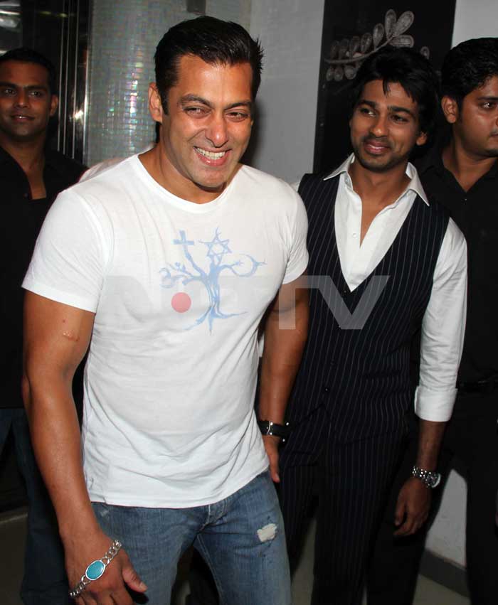 Looks like Sallu was in a good mood... (Photo: Varinder Chawla)