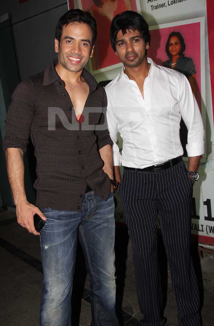 Tusshar Kapoor smiles as he poses with Nikhil. (Photo: Varinder Chawla)