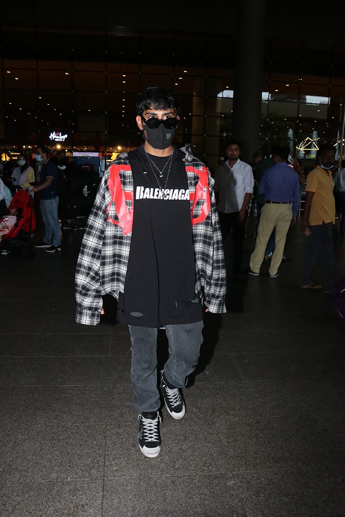 Prateik Babbar was spotted at the airport.