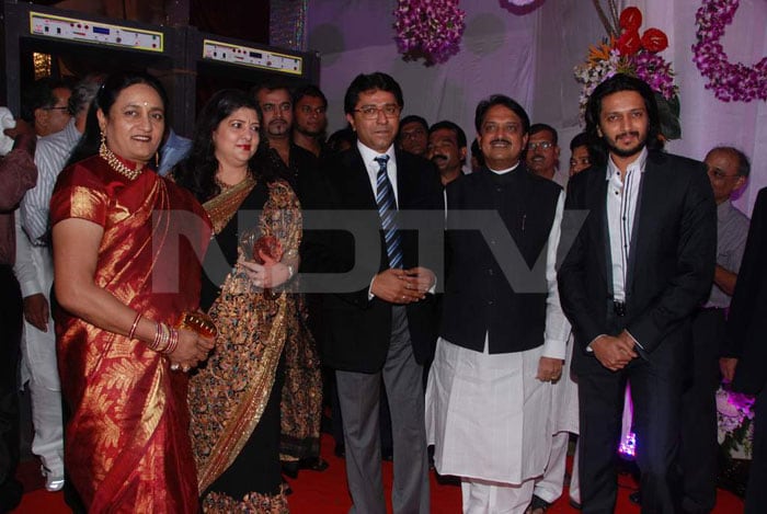 Stars at Narayan Rane\'s Son\'s Wedding