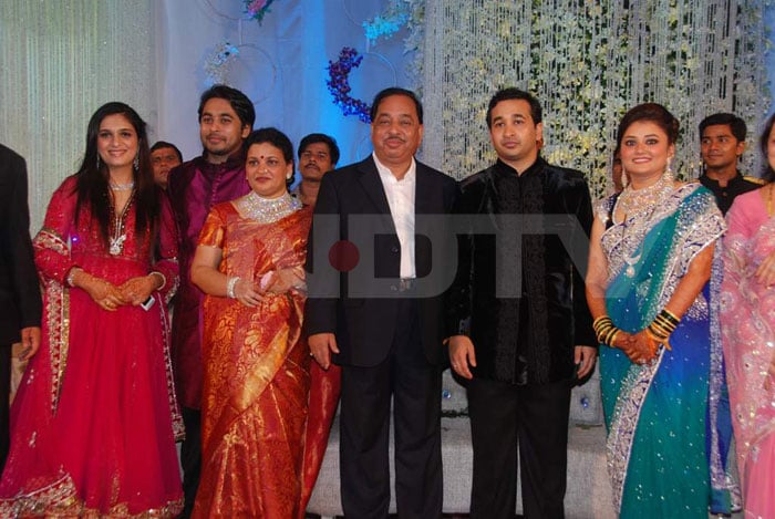 Father of the groom - Narayan Rane on stage with the newlyweds and the rest of the family.