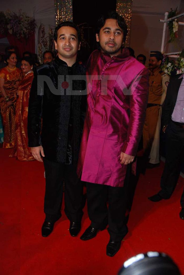 Stars at Narayan Rane\'s Son\'s Wedding